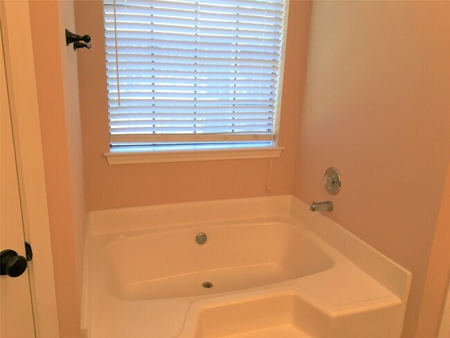 Building Photo - 12944 Orion Ct E