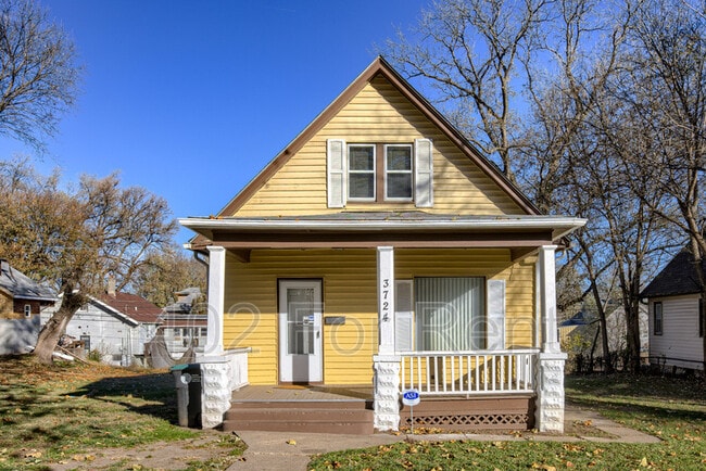 Primary Photo - 3724 Grand Ave