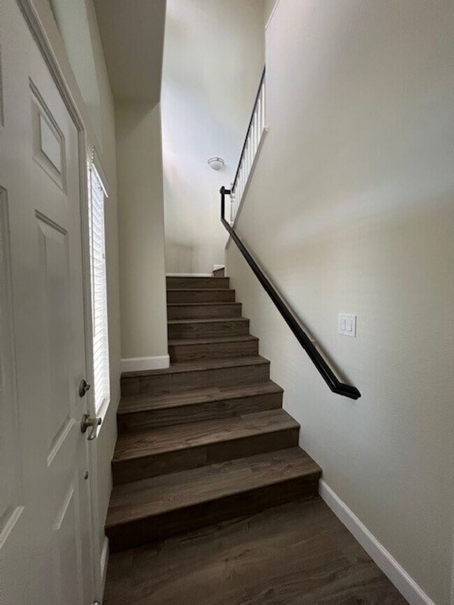 Building Photo - PICTURE PERFECT 2 BR/2 BATH PLUS LOFT END UNIT CONDO WITH DIRECT ACCESS 2 CAR GARAGE