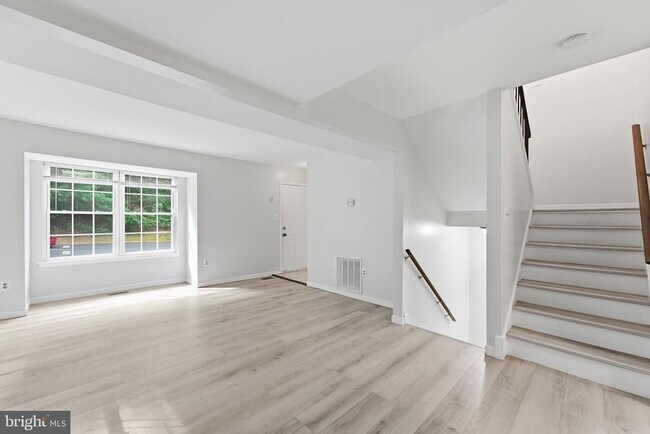 Building Photo - 4200 Gerry Ln