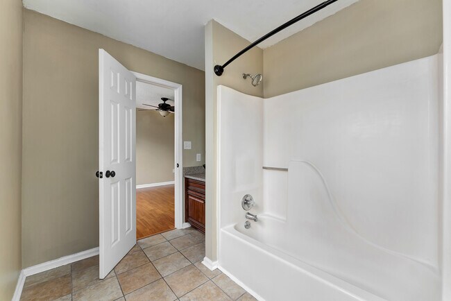 Building Photo - 127 Suffolk Dr