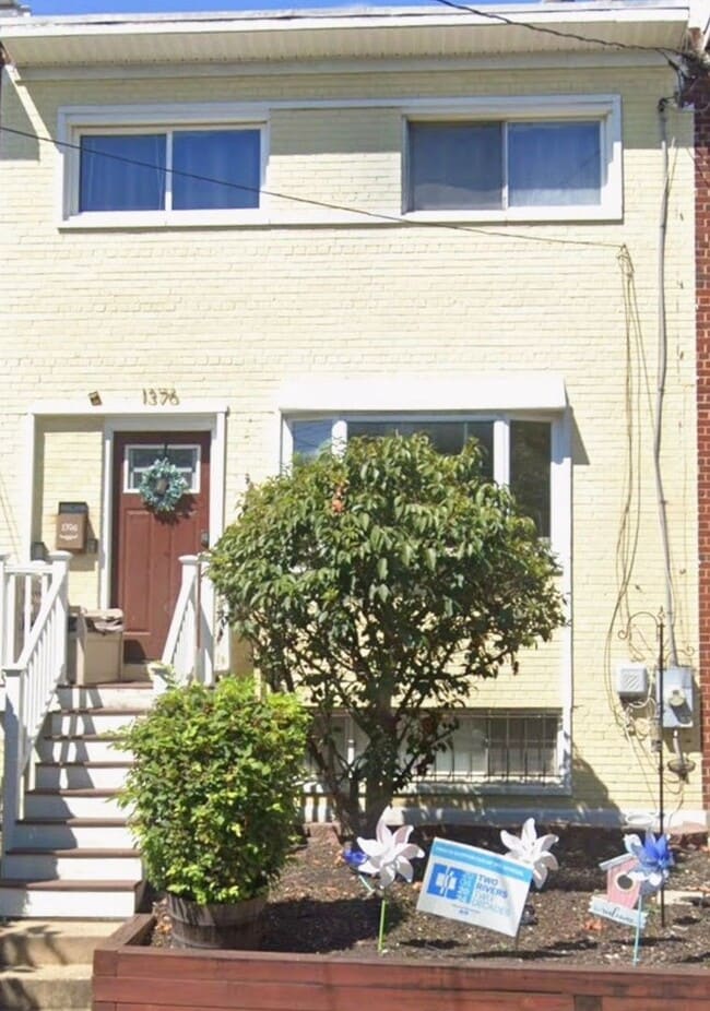 Building Photo - 1376 W St NE