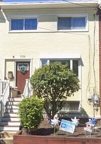 Building Photo - 1376 W St NE