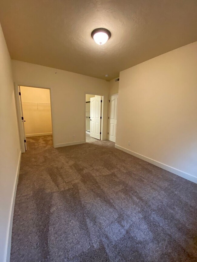 Building Photo - 6800 N Spurwing Loop
