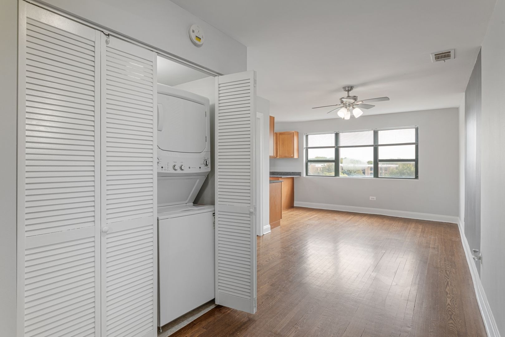 Building Photo - 7626 N Marshfield Ave