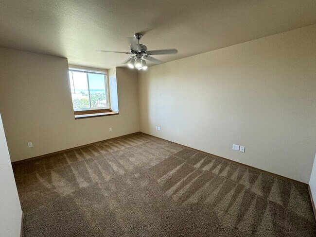 Building Photo - BONUS RENT SPECIAL! Backyard Oasis: 3 Bedroom 2 Bath House Available!