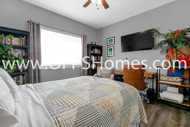 Building Photo - 712 Cypress Dr