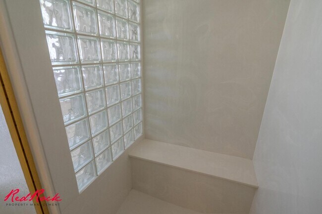 Building Photo - Spacious 6 Bedroom Home with a Balcony!