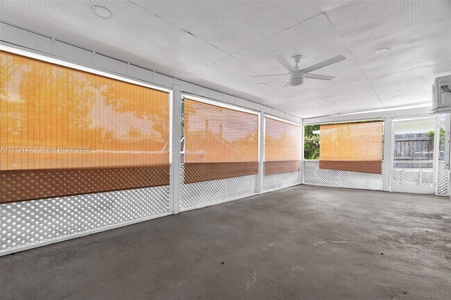 Building Photo - 658 SW 1st Ct