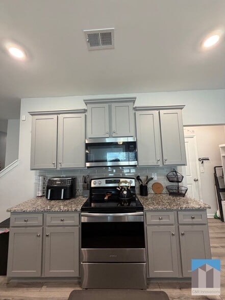 Building Photo - 7565 Knoll Hollow Rd