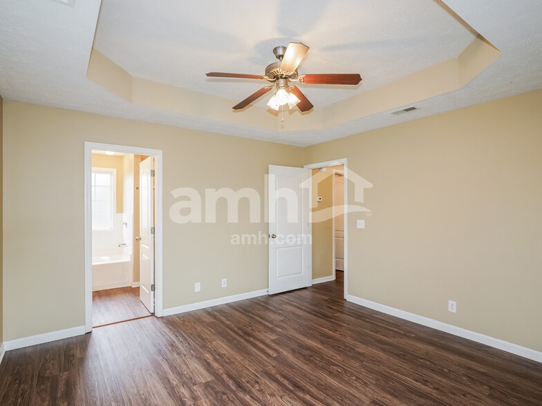 Building Photo - 2740 N Whitfield Rd