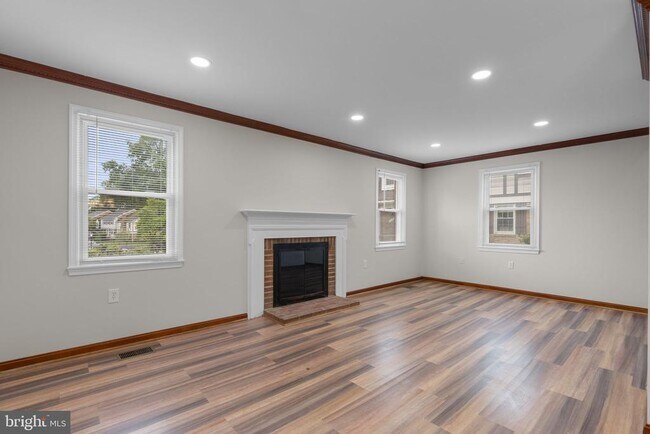 Building Photo - 3351 Buehler Ct