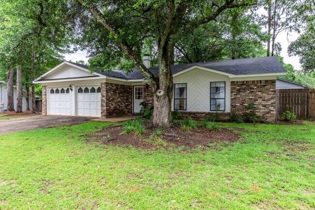 Building Photo - Coming Soon – Home in Lake Forest! | 100 S...