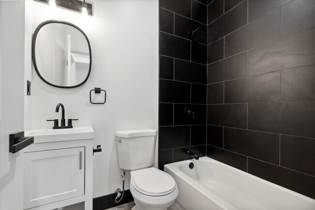 Building Photo - Modern Renovated 1 bedroom 1 bathroom apar...