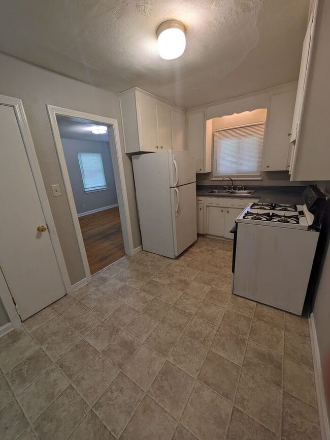 Building Photo - 2BD/1BA Unit in HIckory