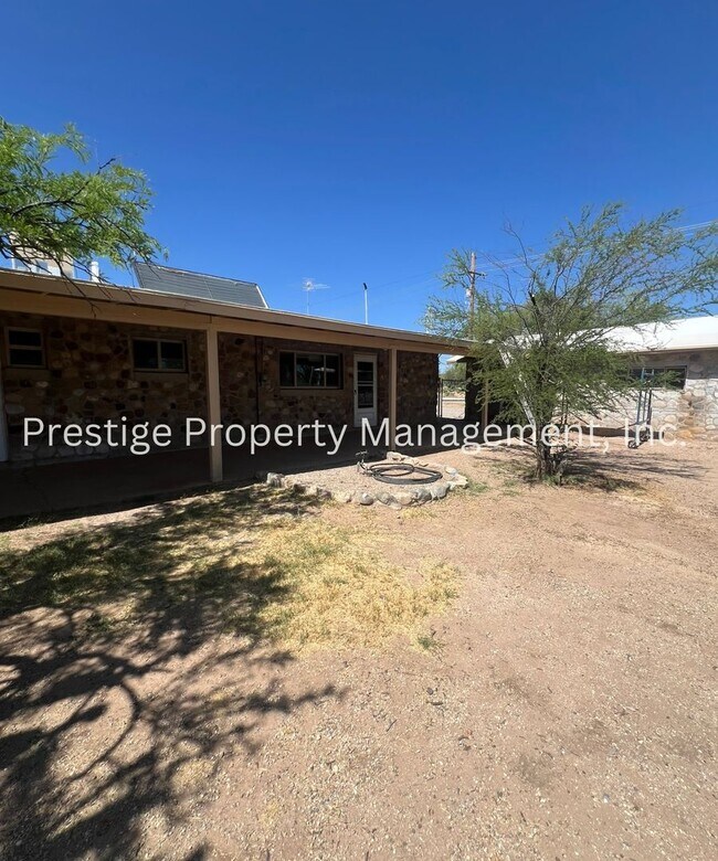 Building Photo - 3BD 2BA Waiting for You to Call Home!!