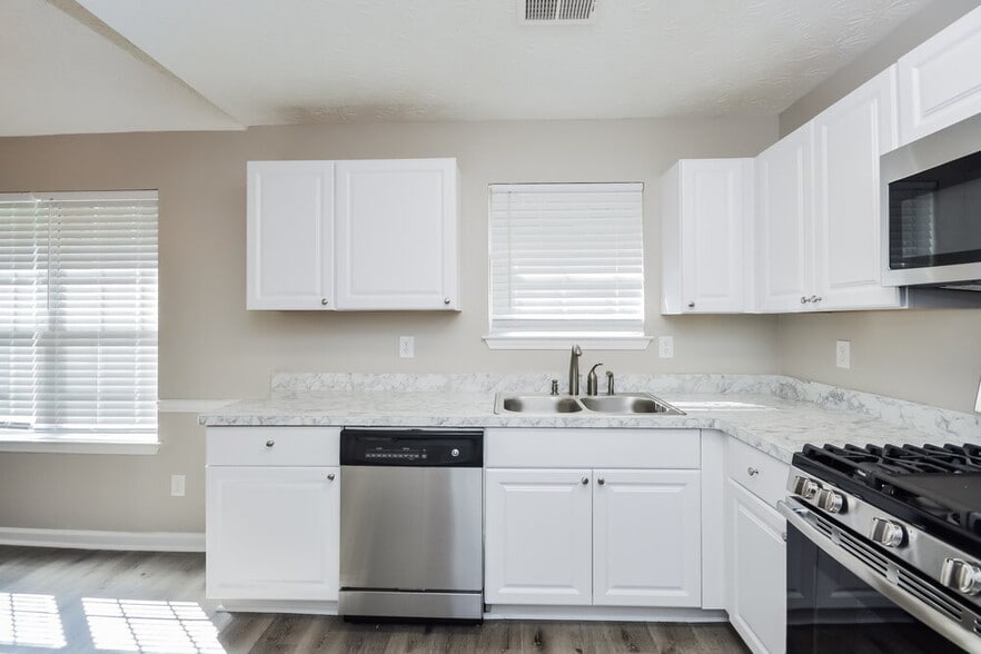 Building Photo - 6683 Shapiro Ct