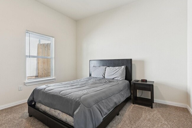 Building Photo - Spacious Custom New Build- 4 Bed 2 Bath Ho...