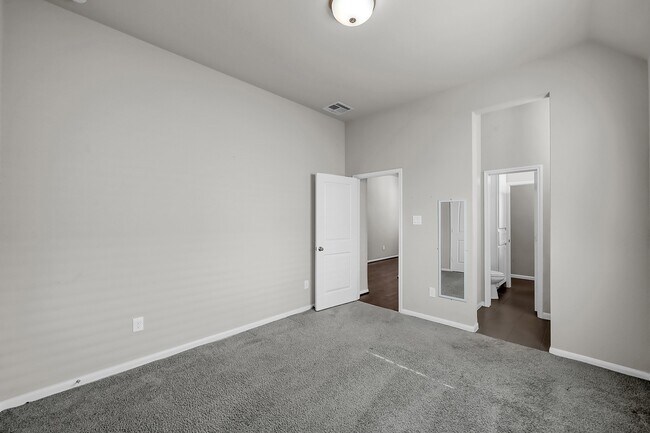 Building Photo - 2807 Jehlon Ln