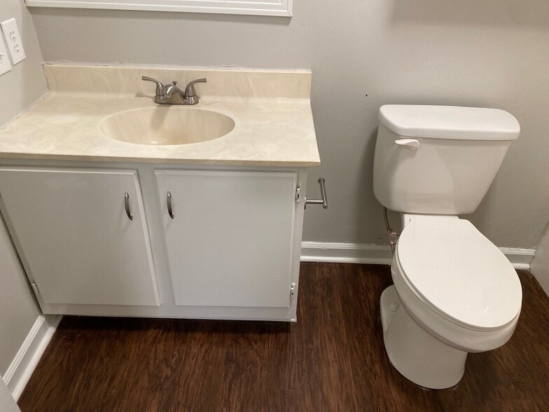 Building Photo - 202 Walnut St