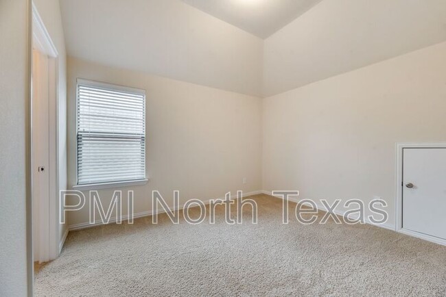 Building Photo - 415 San Marcos Dr