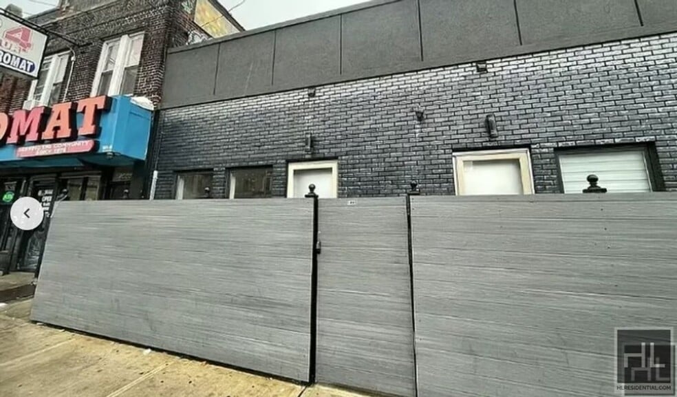 Building Photo - 237 Utica Ave