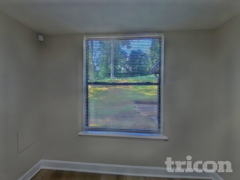 Building Photo - 2543 Mistletoe Ln SW