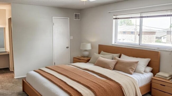 Building Photo - 9209 E Nassau Ave