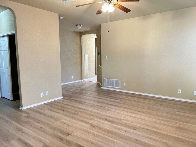 Building Photo - Charming Home in Gated Community with Great Amenities