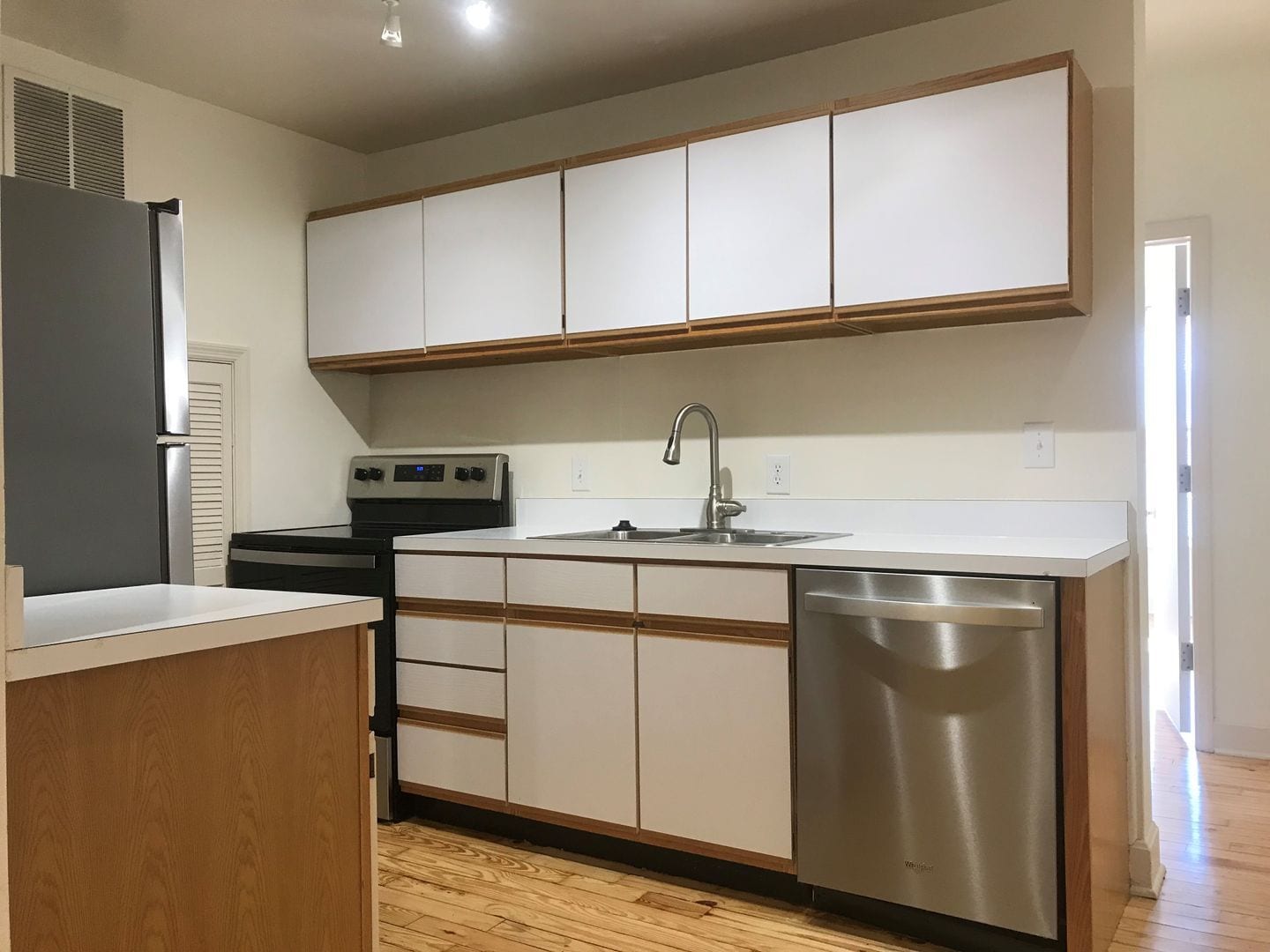 Interior Photo - 692 N High St