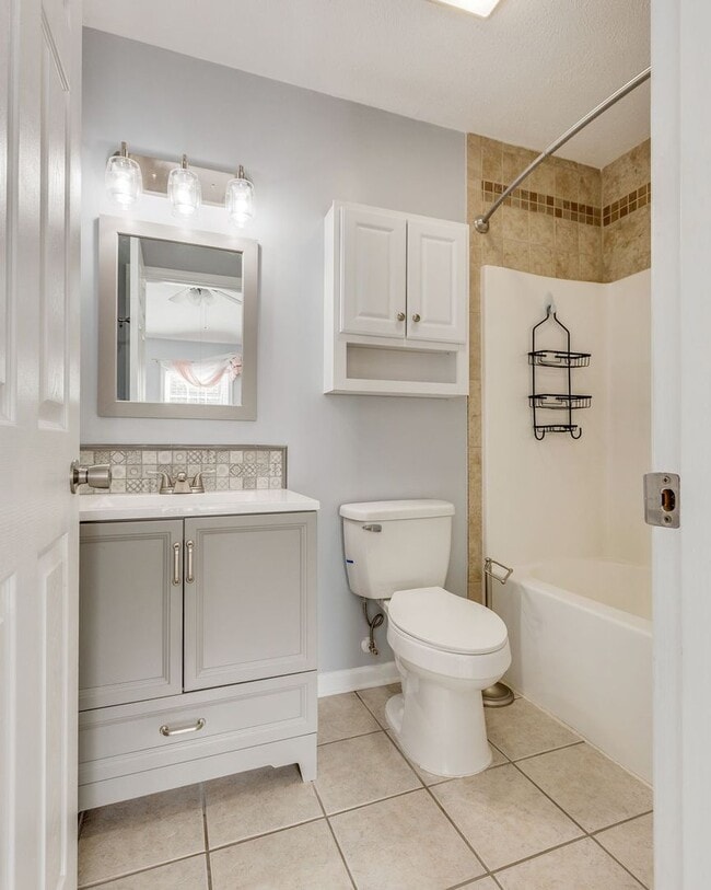 Building Photo - Now Available | 2 Bedroom 2.5 Bath | Bristol, TN