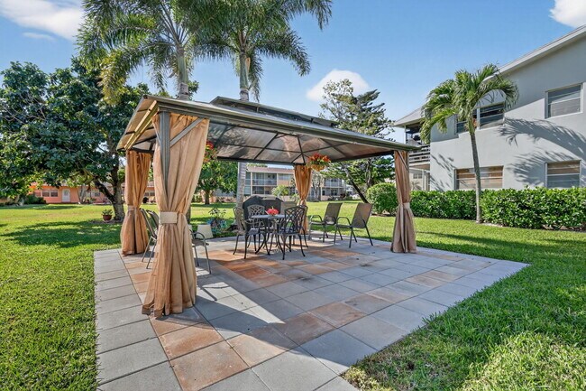 Building Photo - 378 Sheffield P