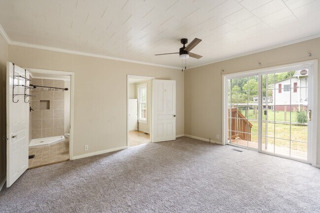 Building Photo - Siler City Charmer! Fenced in yard and mov...