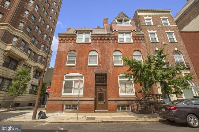Building Photo - 242 S 13th St