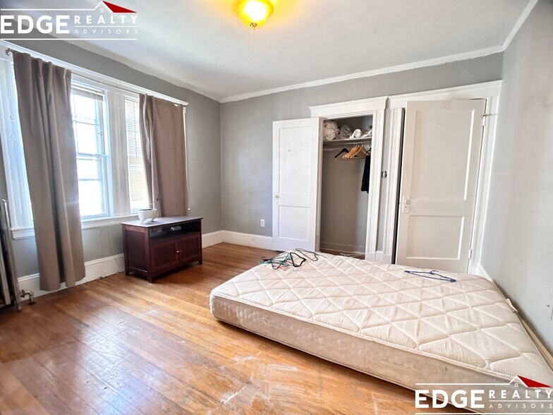 Building Photo - 192 Washington St