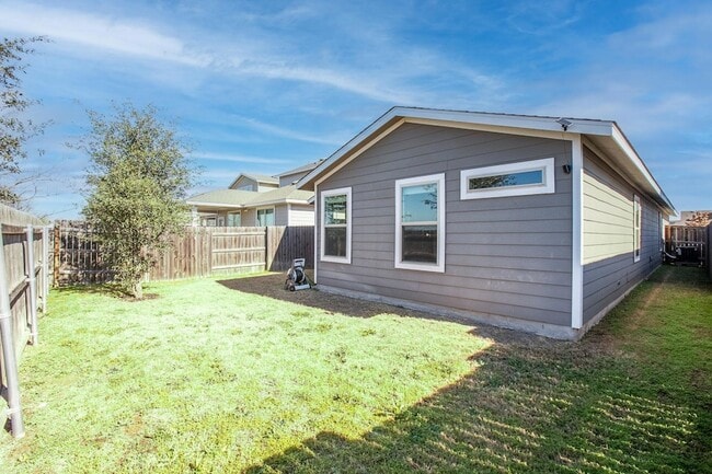 Building Photo - 8215 McKamy Dr