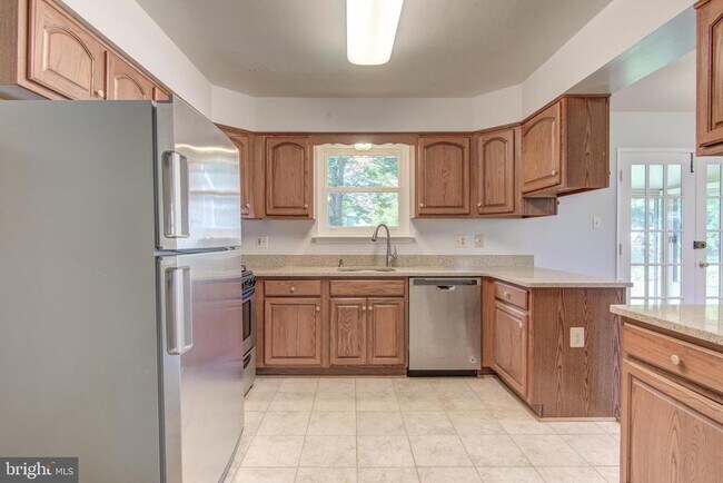 Building Photo - 8120 Drayton Ln