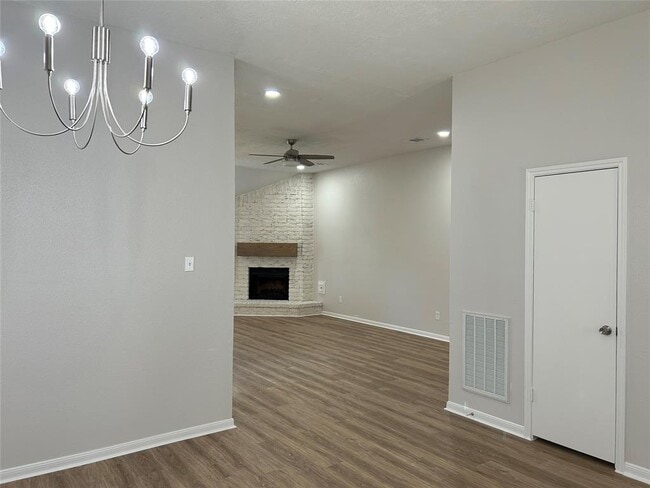 Building Photo - 8639 Sunny Ridge Dr