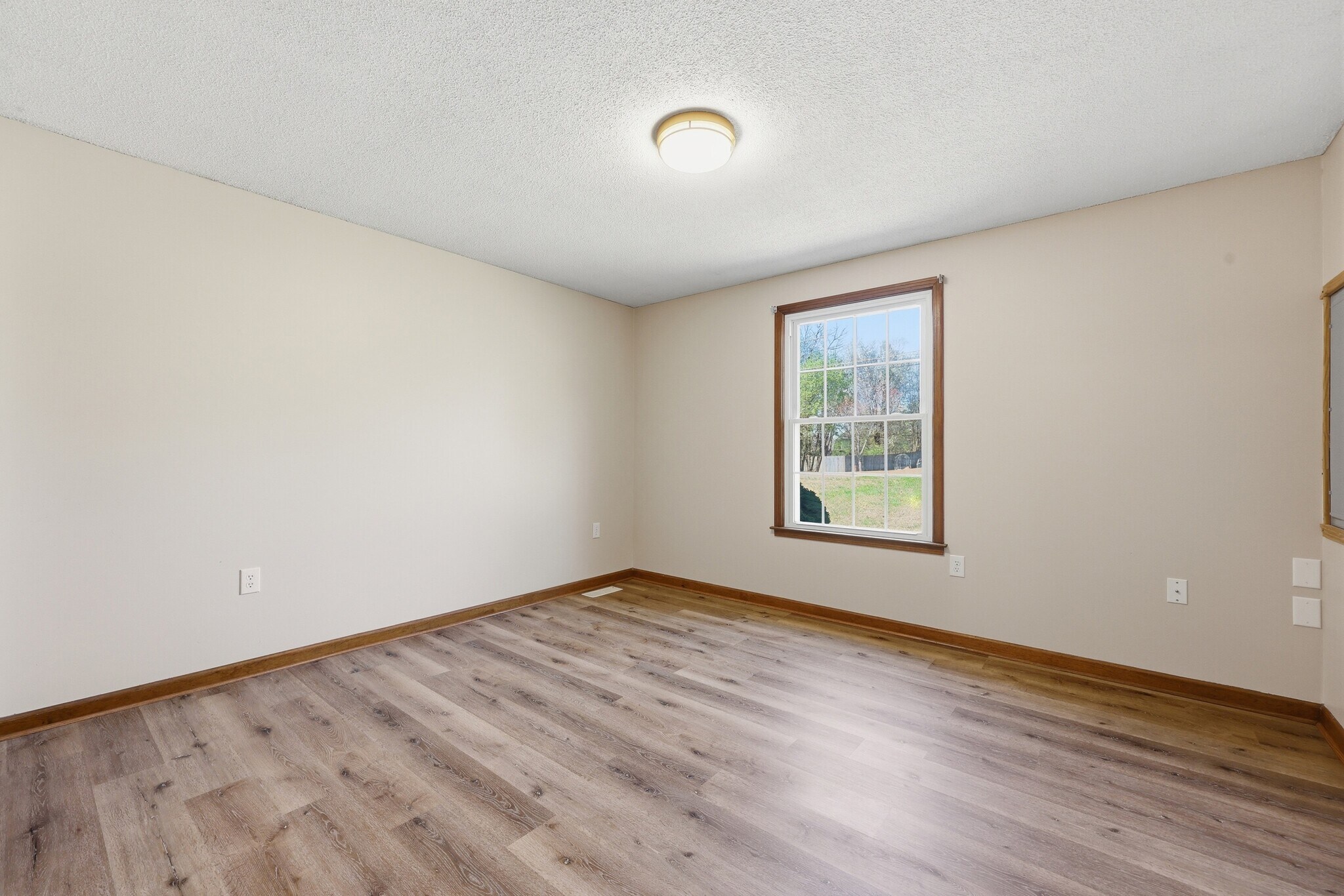 Building Photo - 1325 Sun Valley Rd