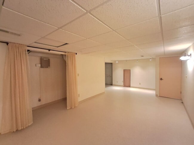 Building Photo - $2,595 - 4 Bed / 3 Bath Home with Fully Fe...