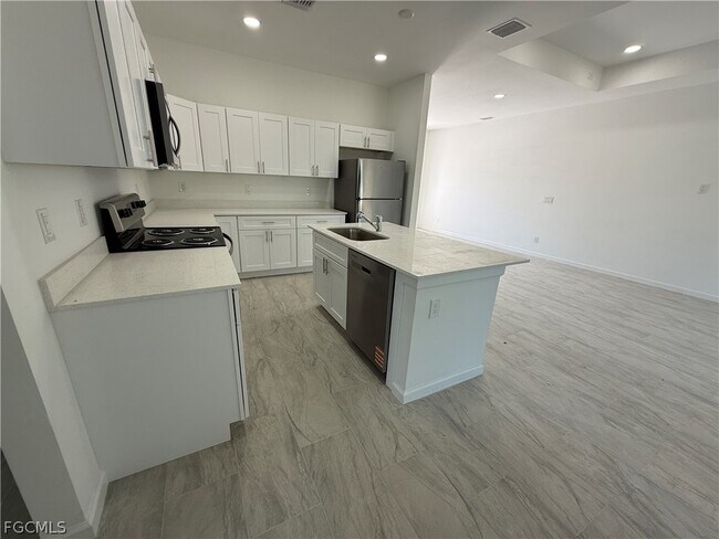 Building Photo - 1115 Cove St E