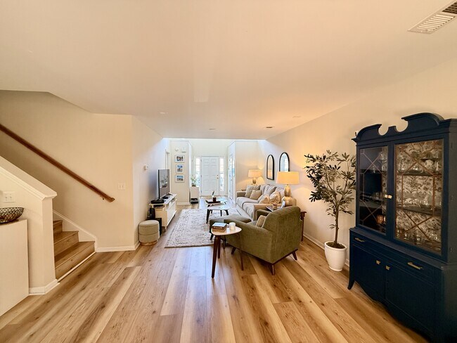 Building Photo - 1104 Harvester Cir