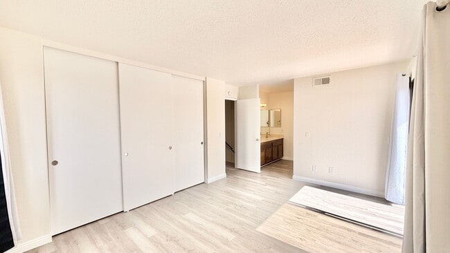 Building Photo - Wonderful Split-level Home with Spacious B...