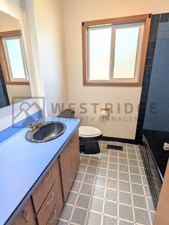 Building Photo - 9626 N Seneca St