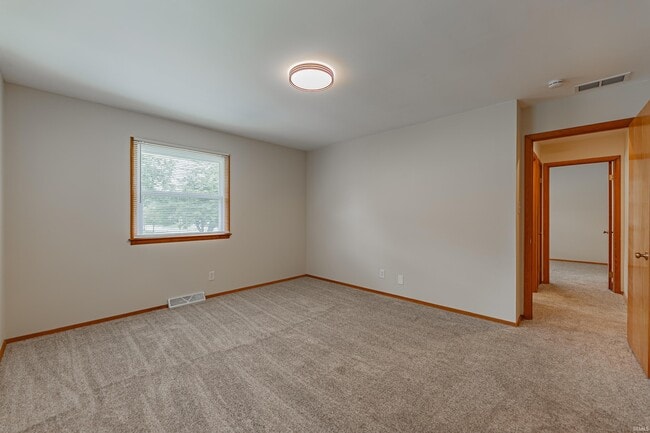 Building Photo - 812 S Cullen Ave
