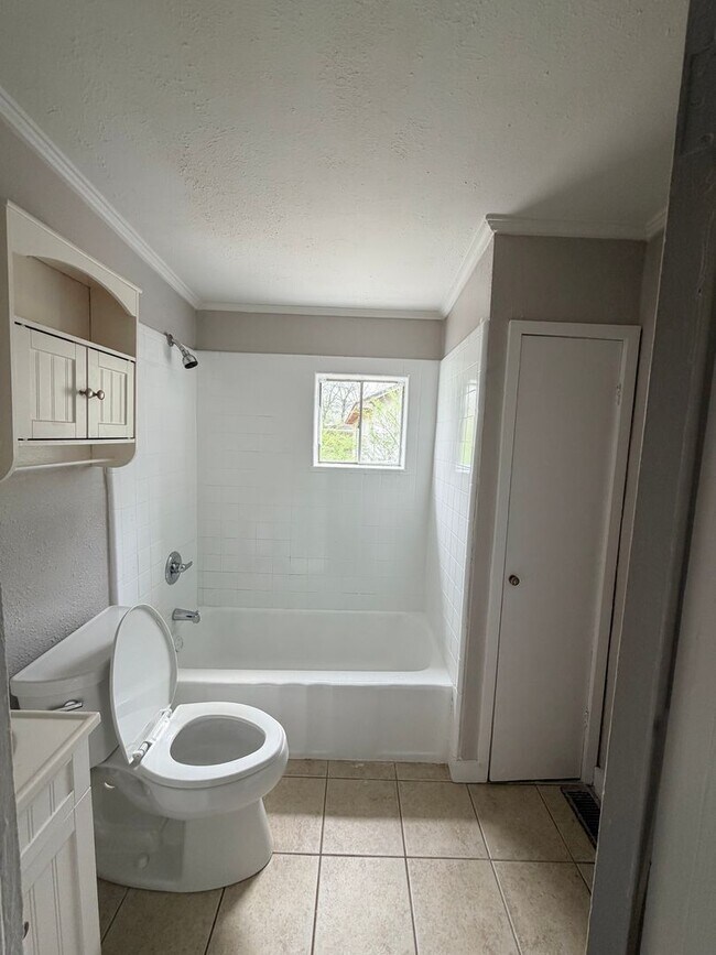 Building Photo - New Listing! - Great opportunity in Little Rock!