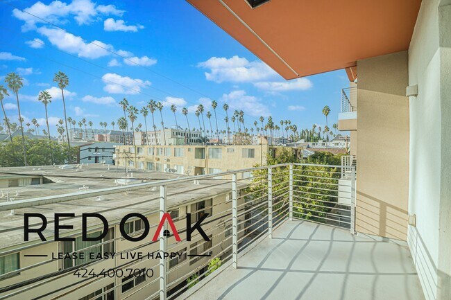 Building Photo - 453 S Kenmore Ave