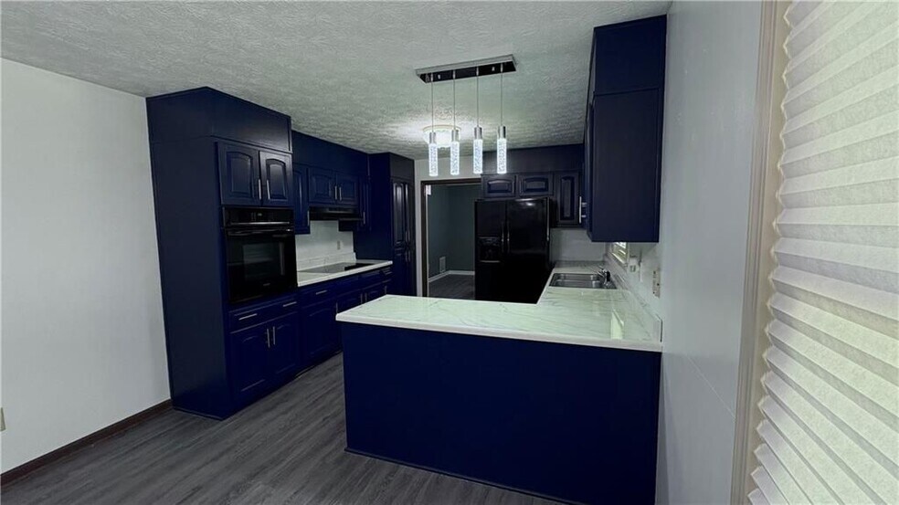 Building Photo - 2421 Fieldstone Dr SE