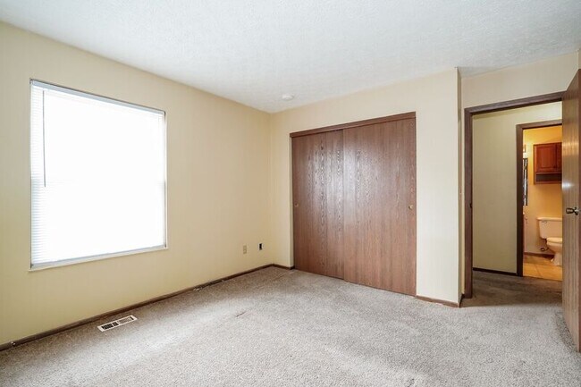 Building Photo - 2510 Thimbleberry Rd