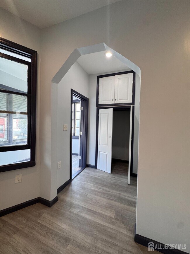 Building Photo - 211 N 13th St